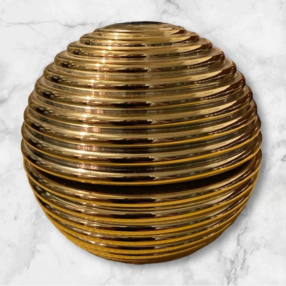 Guerlain Météorites “Gold Pearl” Light-Revealing Pearls of Powder – Limited Edit - Picture 2 of 6